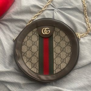 GG style shoulder bag. Used and needs repair on the zipper